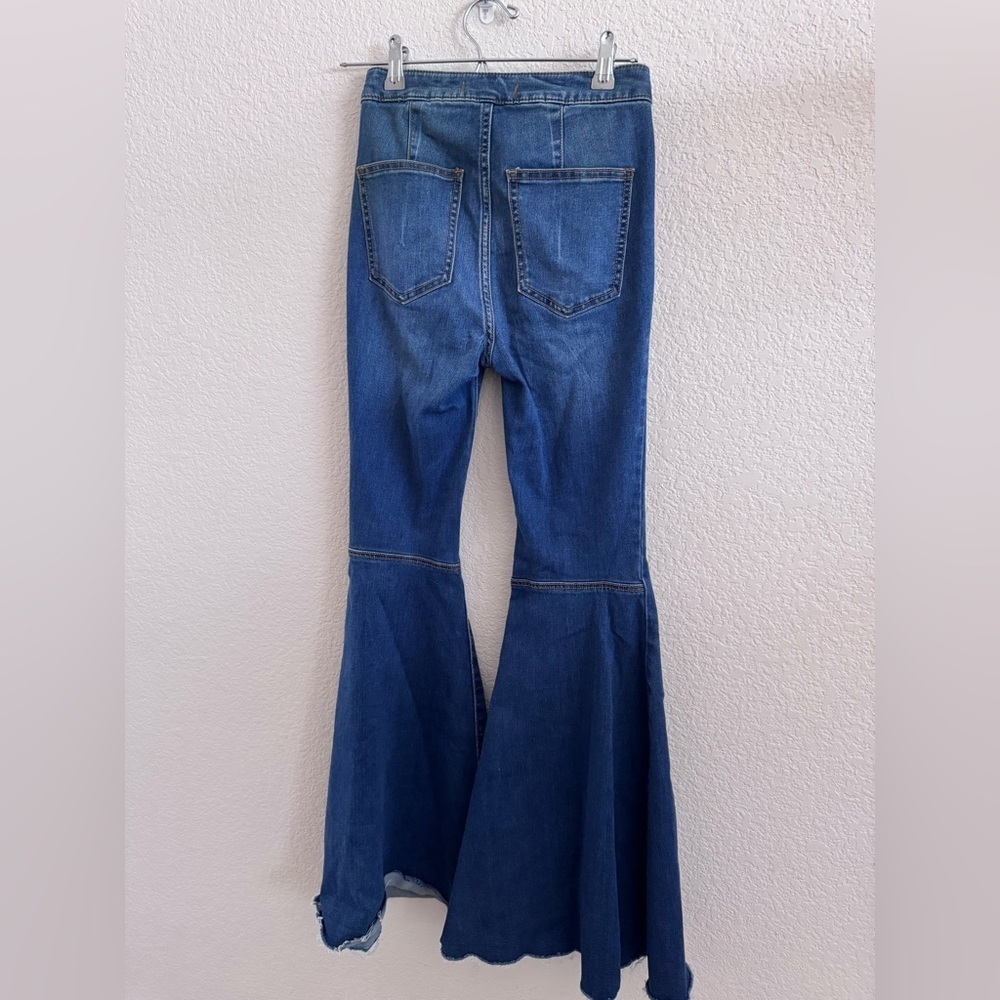 Free People Women's Blue Wide Flared Jeans Boho Frayed Hem Size 25 - Picture 3 of 11